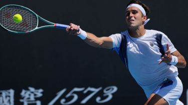 Cerúndolo y Etcheverry sacaron pasaje para la tercera ronda en el Abierto de Australia