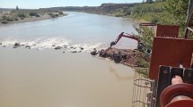 Imagen de Emergencia hídrica: Dragan sectores del río Neuquén para que haya agua en tres ciudades
