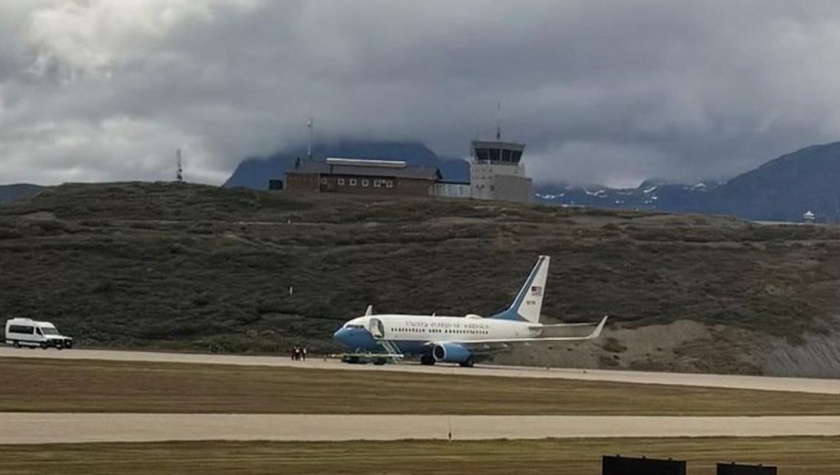 Un avión del Departamento de Defensa de Estados Unidos aterrizó en el Aeropuerto Internacional 'Malvinas Argentinas' de Ushuaia. (Foto: gentileza)