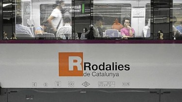Descarriló otro tren en España: murió el maquinista y hay 20 heridos