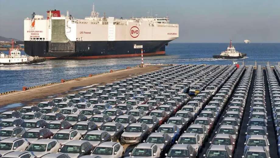 El martes desembarcaron más de 5.000 vehículos eléctricos en el puerto de Zárate de la marca BYD. (Foto: gentileza)