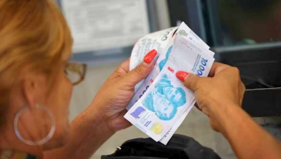 ANSES: Pago de haberes, jubilaciones y bono.-