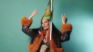 La Charo llega a la Patagonia para presentar Areté, el disco de cantos originarios que marcó su regreso a la música electrónica