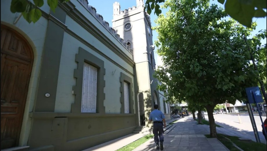 La Casa de Gobierno de Neuquén oficializó los decretos de nombramiento de colaboradores del nuevo ministerio de Juventud (Neuquén informa)