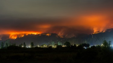 «Las condiciones no serán buenas»: la advertencia de Gabriel Boric tras una noche de tregua en los incendios en Chile