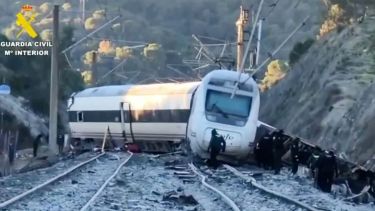 Tragedia en España: al menos 39 muertos y 123 heridos en choque de trenes de alta velocidad