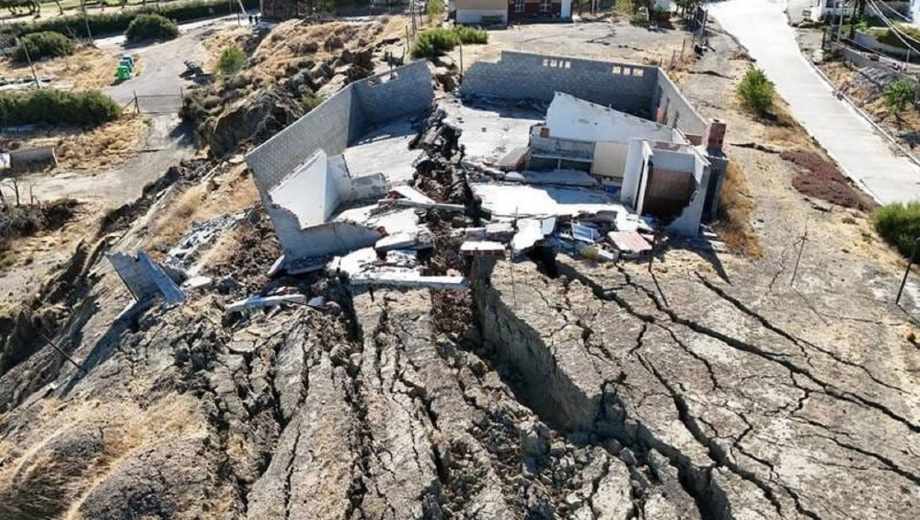 Comodoro partido en dos. 