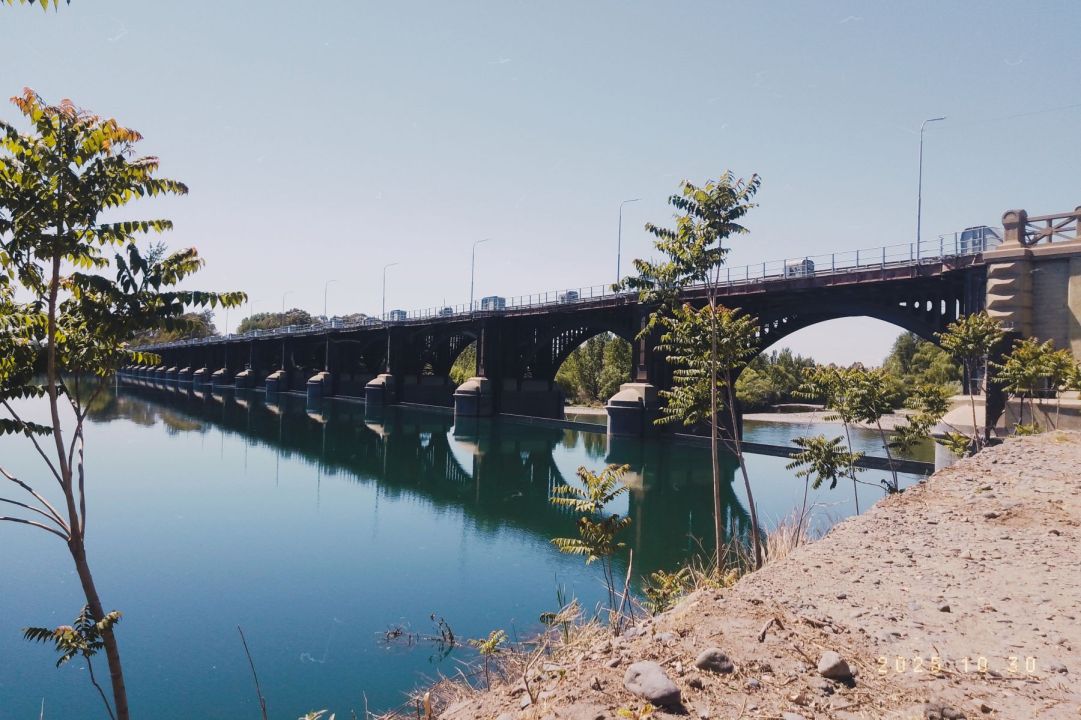 Contralmirante Cordero y Barda del Medio, la escapada de agua y calma a minutos del Alto Valle