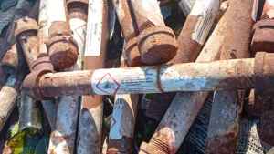 Encontraron un tambor con presuntos explosivos en el basural de Cinco Saltos