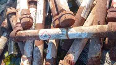 Encontraron un tambor con presuntos explosivos en el basural de Cinco Saltos