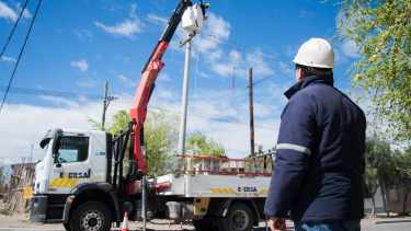 Servicio a la comunidad: habrá cortes de luz por trabajos de mantenimiento en dos ciudades de Río Negro