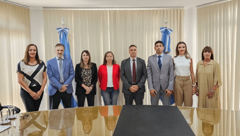 El equipo de trabajo del Tribunal Superior de Justicia de Neuquén con el presidente, Gustavo Mazieres. (Archivo)