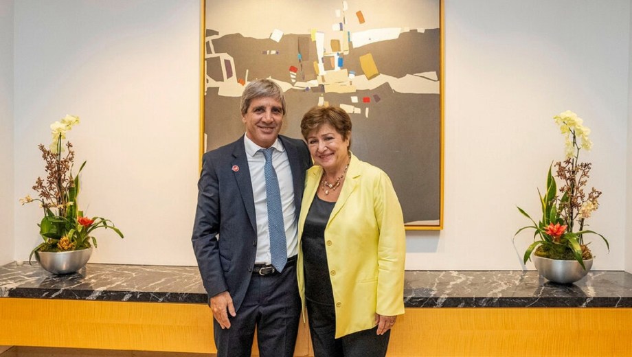 Luis Caputo junto a Kristalina Georgieva. Foto: archivo 