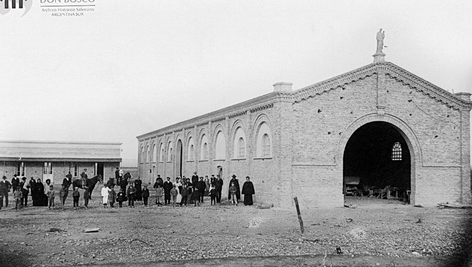 Belleza original: así lucía la Escuela Agrícola en Gómez, su segunda sede, donde hoy funciona el INTA. Las arcadas 
servían para el ingreso de carros. Foto: Archivo Histórico Salesiano. 