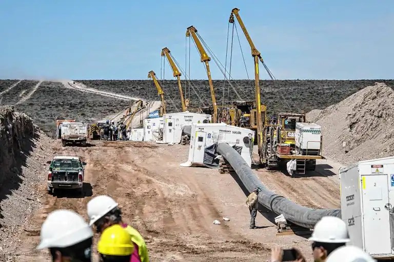 La obra contempla la construcción de un ducto de 437 kilómetros entre Vaca Muerta y Punta Colorada. Foto: archivo.
