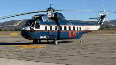 En dos días, el helicóptero de Río Negro arrojó más de 460 mil litros sobre el incendio en Chubut