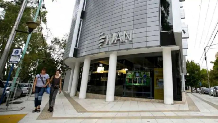 Rolando Figueroa actualiza las funciones del IJAN. Foto: archivo. 