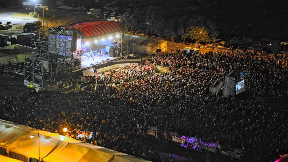 150 mil personas acompañaron en Febrero de 2013. Para el 2026, el conteo ascendió a 1.450.000 espectadores. Foto: Gentileza Municipio. 