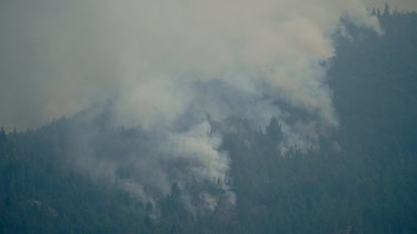 Incendios en la Patagonia: el fuego avanza por el cerro Pirque en dirección a Epuyén