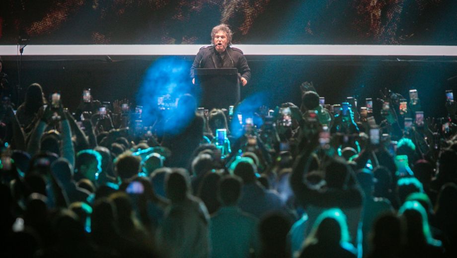 El presidente Javier Milei, cierra el Derecha Fest en Mar del Plata. (Foto: Clarín Fotografía)