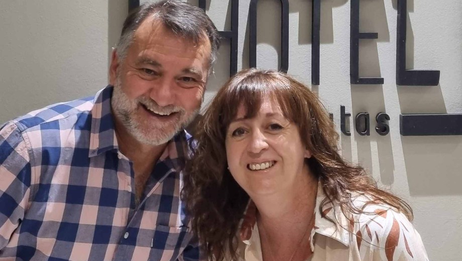 Lino y Suyai de Roca apostaron por un emprendimiento hotelero singular en Las Grutas. Foto: gentileza.