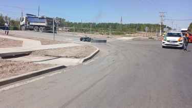 Choque fatal en Cipolletti: murió un motociclista después de impactar contra un camión sobre la Ruta 65
