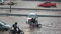 Imagen de Caos por el fuerte temporal en Mendoza: inundaciones, daños estructurales y alerta naranja vigente