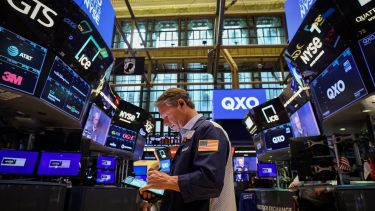 El Merval y el riesgo país cerraron con un leve aumento y los bancos cayeron en Wall Street 