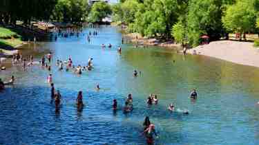 Verano seguro: Neuquén despliega 163 guardavidas para custodiar cinco balnearios y el Paseo Costero
