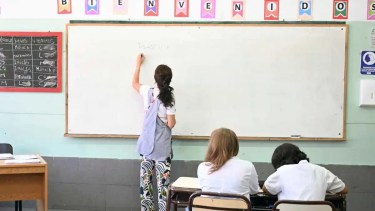 Estatales de Neuquén cobran hoy el aumento: cómo quedan los sueldos de docentes, médicos y policías