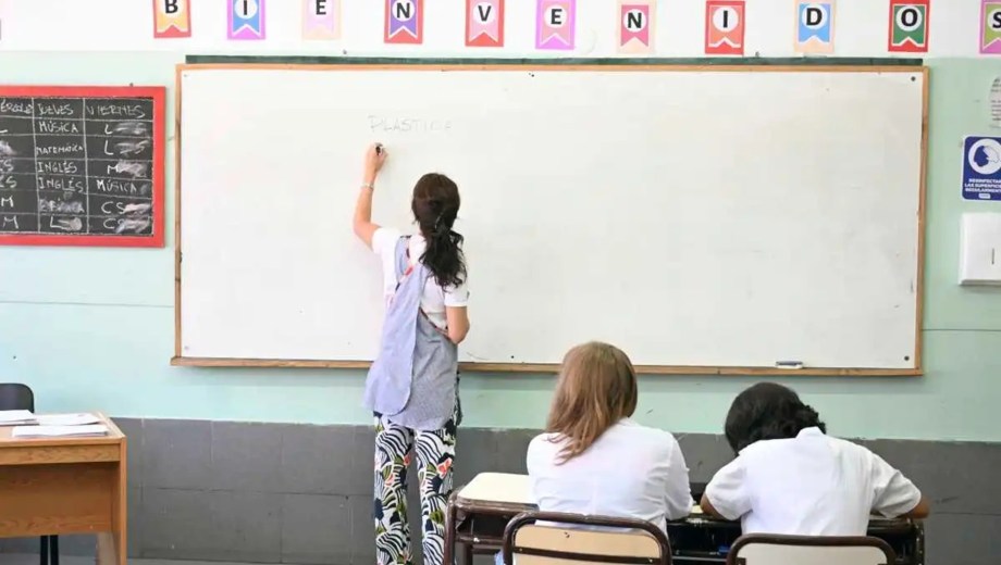 Una maestra que recién se inicia cobrará un salario de 1,2 millones aproximadamente. Foto: archivo Florencia Salto.