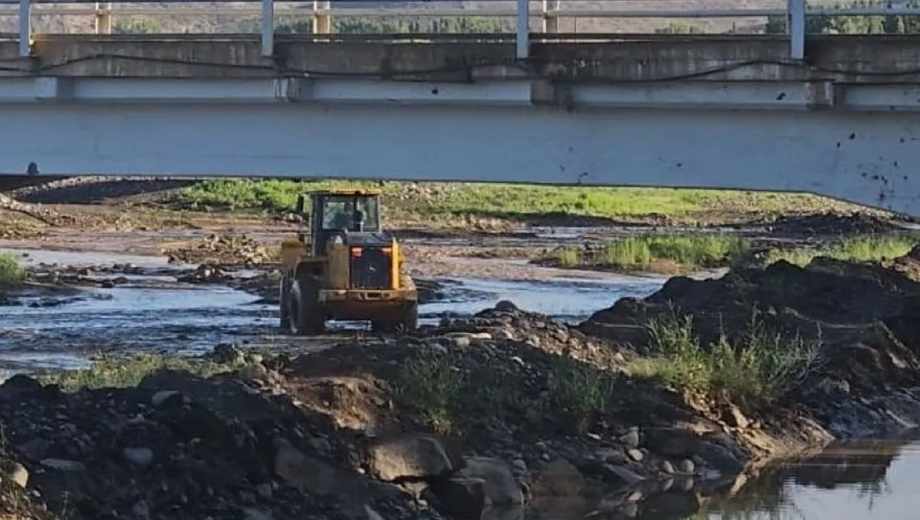 Las lluvias disparan la turbiedad del río Neuquén. Foto: gentileza 