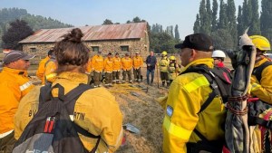 Incendios en la Patagonia: 3.800 rayos desataron incendios en Aluminé y Neuquén refuerza la flota aérea