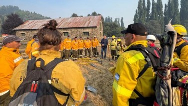 Incendios en la Patagonia: 3.800 rayos desataron incendios en Aluminé y Neuquén refuerza la flota aérea