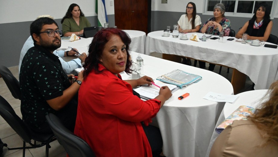 La representación de la Unter, que encabezó Laura Ortiz, debutó en la paritaria docente. Foto: Marcelo Ochoa.