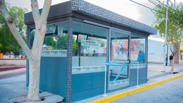 Una localidad de Argentina inauguró una parada de colectivos con aire acondicionado: dónde queda