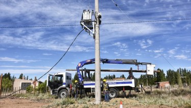 Finalizaron los trabajos para que un barrio rural de Plaza Huincul tenga energía eléctrica