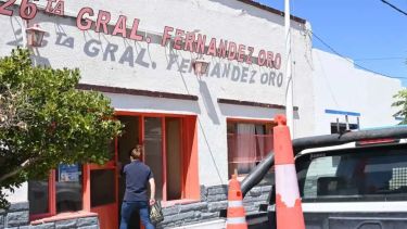 Protagonizó una pelea, intentó escapar de la Policía y se arrojó a un canal en Río Negro: terminó detenido