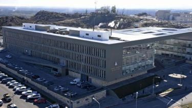 Revocaron la prisión preventiva de una mujer acusada de apuñalar a otra en Neuquén: quedó en libertad