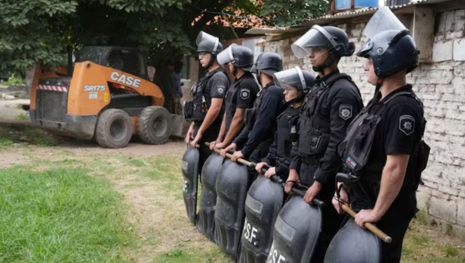 Mellizas de 7 años y un nene de 11 eran usados para el narcomenudeo en Rosario. Hubo 69 allanamientos y 39 detenidos.
