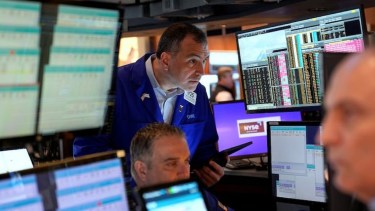 Jornada roja en la Bolsa: el Merval se dio vuelta sobre el cierre y el riesgo país trepó a 446 puntos