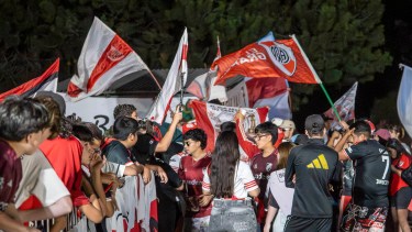 Una fiesta: así fue el recibimiento a River en San Martín de los Andes