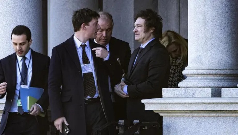 Javier Milei ya habría firmado el DNU. 