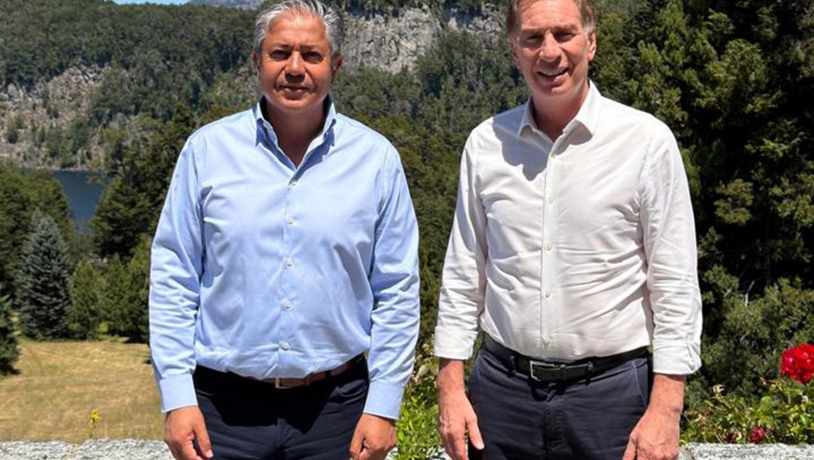 Rolando Figueroa y el ministro Diego Santilli en El Messidor de La Angostura. Foto: gentileza.
