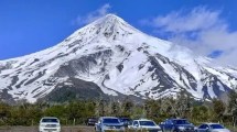 Imagen de Susto en la base del volcán Lanín: Bomberos Voluntarios controlaron un incendio vehicular