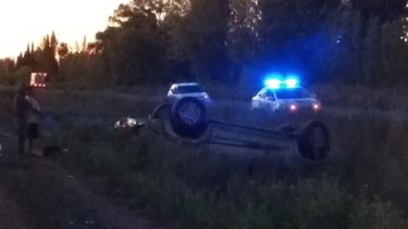 Vuelco en Ruta 22: una Toyota Hilux dio varios tumbos tras intentar sobrepasar a un camión