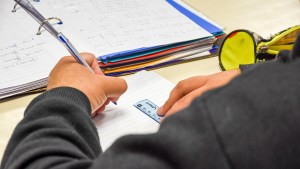 Lo que una beca evita: por qué miles de jóvenes neuquinos pueden seguir estudiando