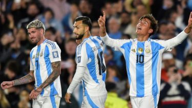 Un goleador argentino se muda a la Premier League y sueña con ir al Mundial 2026