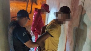 Golpearon a un vecino de Roca para robarle el celular y la billetera: hay dos detenidos