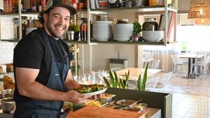 Simón Lochbaum: el chef autodidacta que conquista Cipolletti con su gastronomía